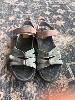 Women’s Teva sandals size 8